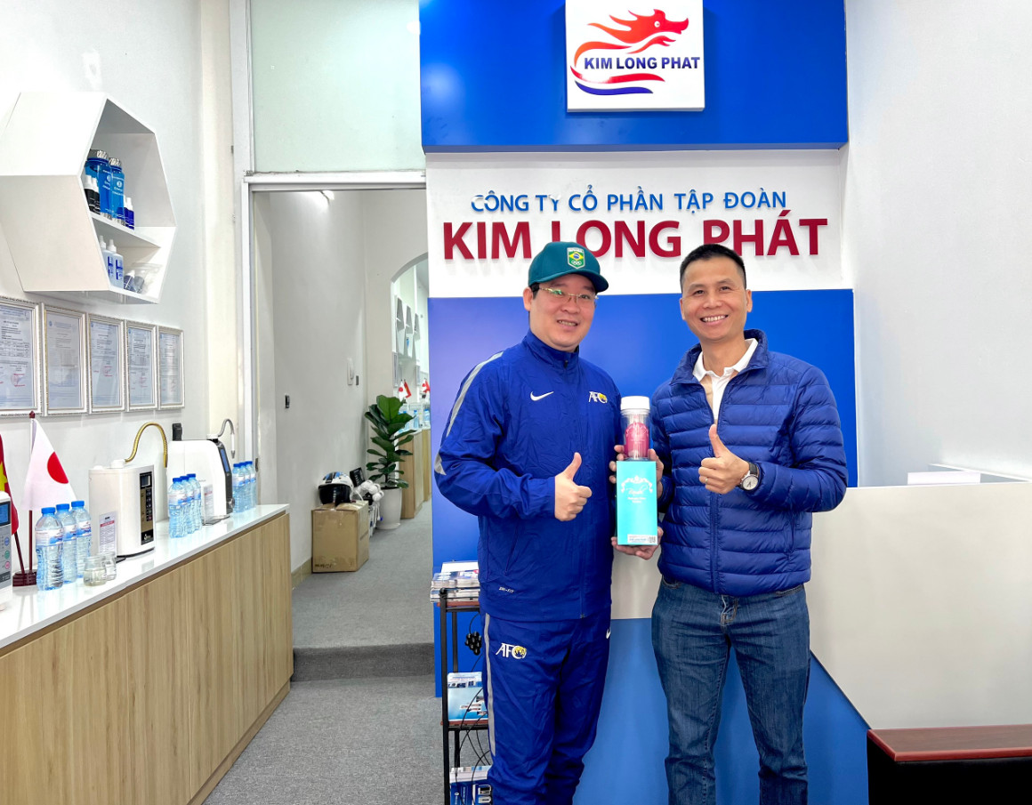 BLV Tuấn Anh – VTV Đài truyền hình Việt Nam thăm Showroom Kim Long Phát (Hà Nội) và trải nghiệm sản phẩm máy tạo nước & khí Hydro.