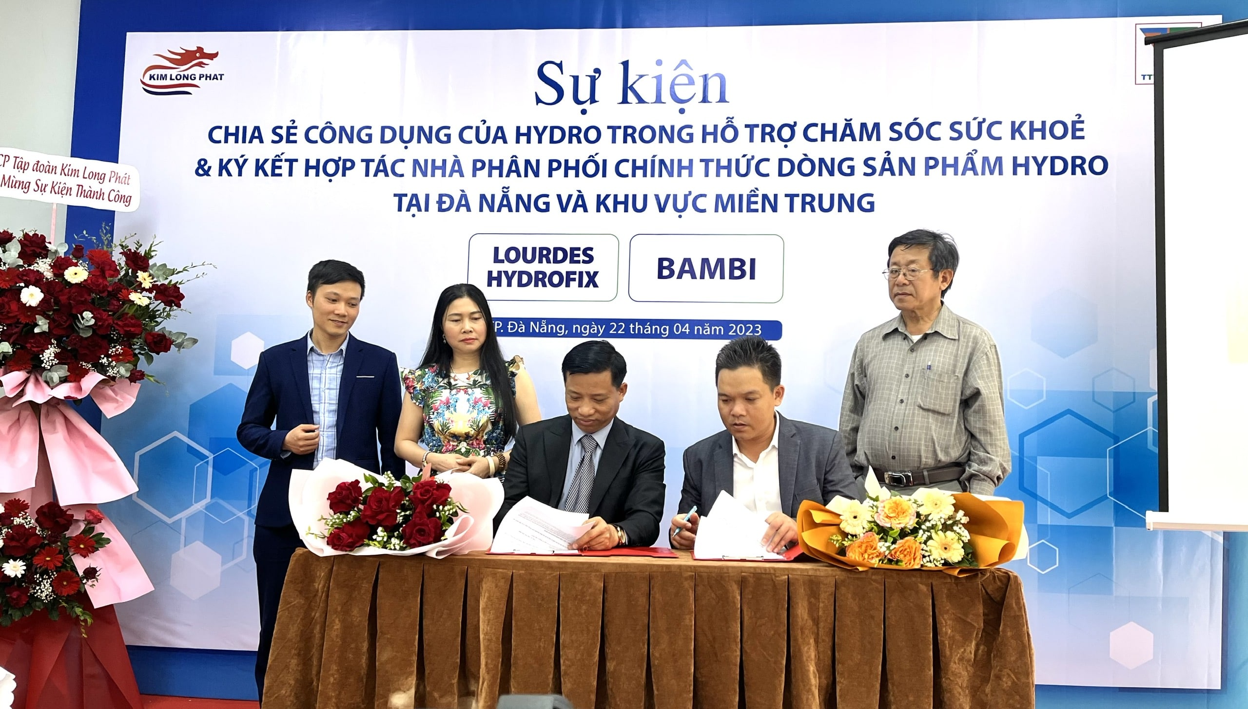 Kim Long Phát tham dự sự kiện: “Chia sẻ công dụng của Hydro trong hỗ trợ chăm sóc sức khỏe & ký kết hợp tác nhà phân phối chính thức dòng sản phẩm Hydro tại Đà Nẵng và khu vực miền Trung”