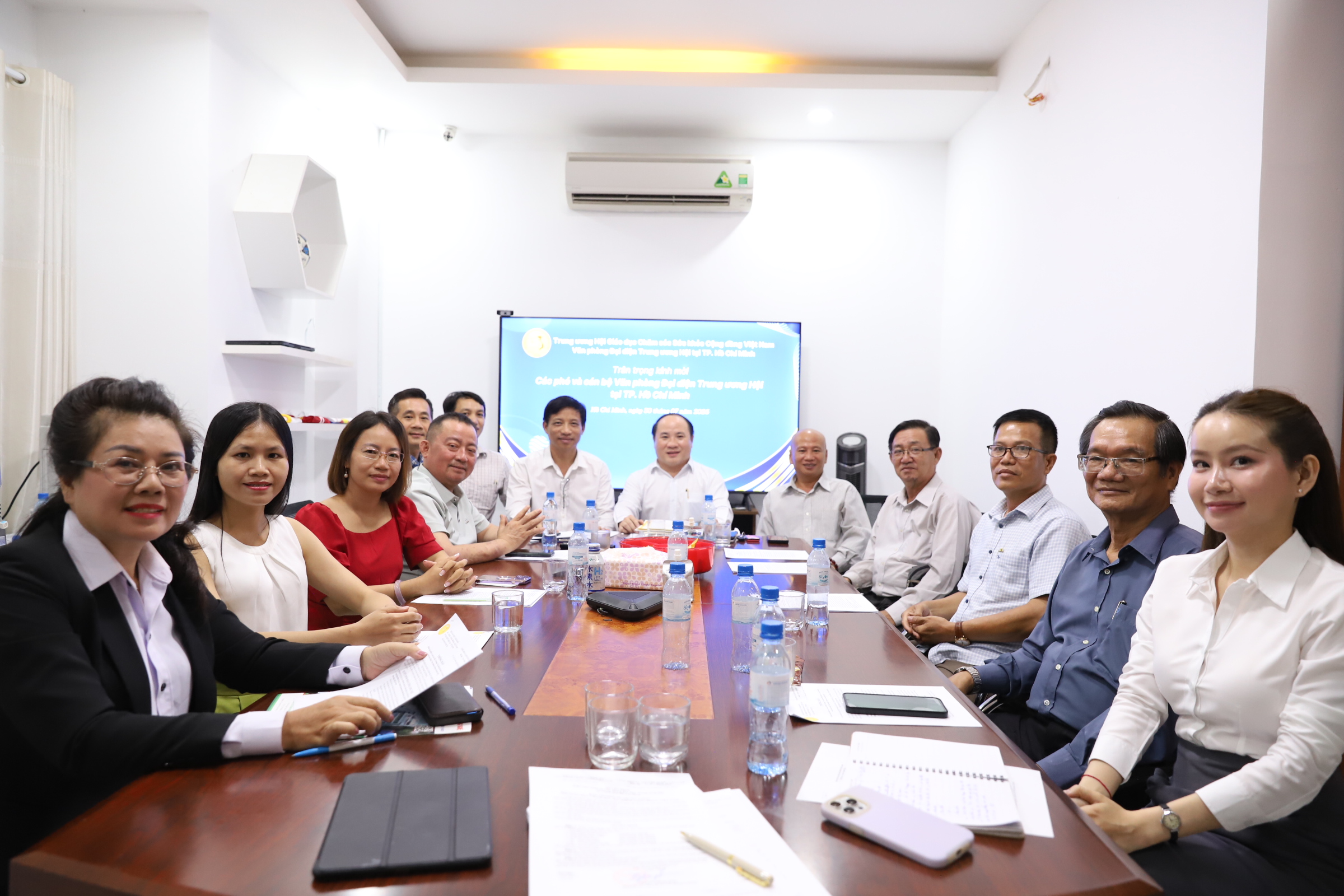 LÃNH ĐẠO TRUNG ƯƠNG HỘI GIÁO DỤC CHĂM SÓC SỨC KHỎE CỘNG ĐỒNG VIỆT NAM GẶP GỠ VĂN PHÒNG ĐẠI DIỆN TẠI TP. HCM